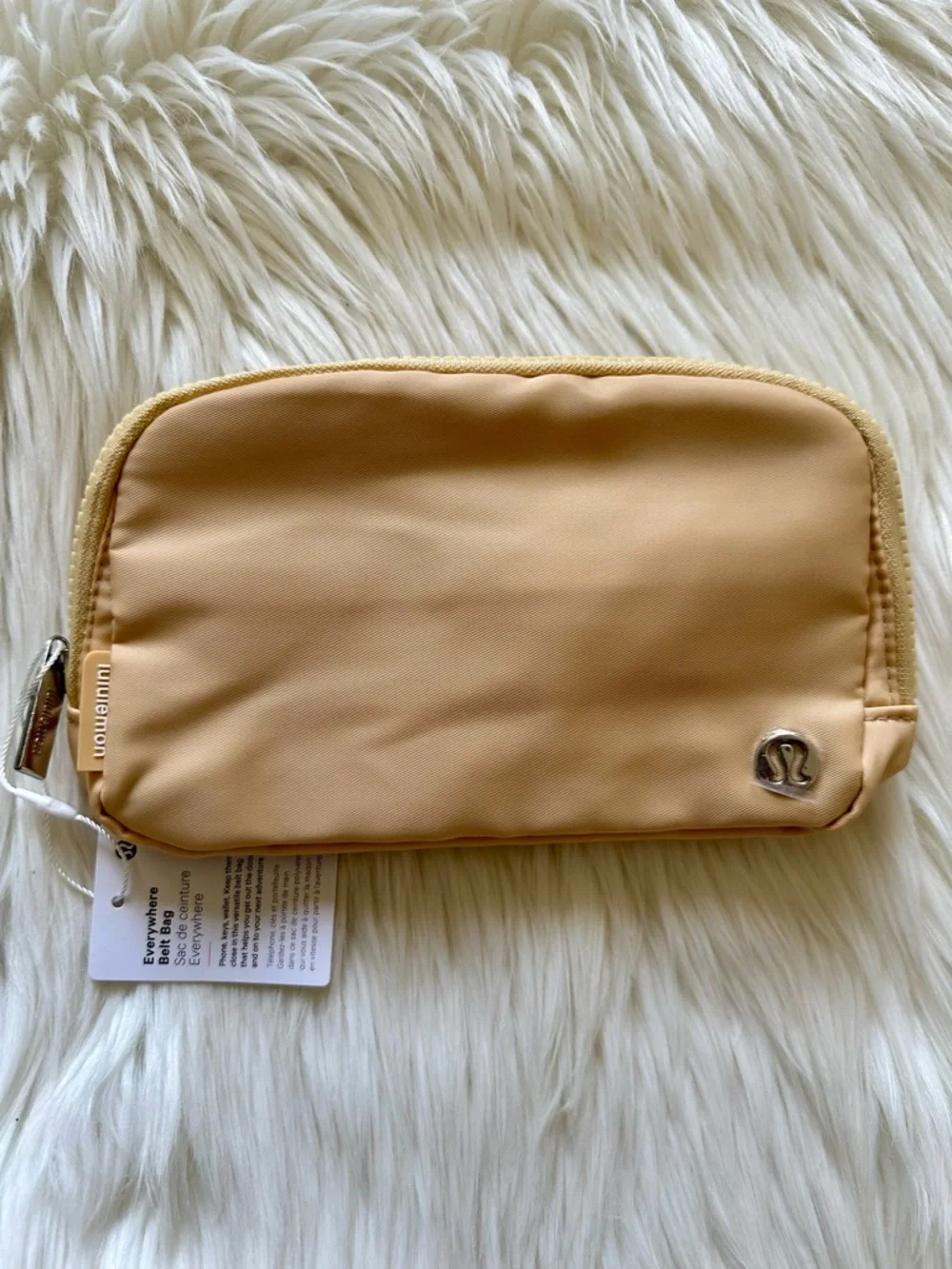 Lululemon Everywhere Wordmark Crossbody Belt Bag 1L - Light Yellow - Picture 3 of 6